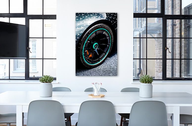 Tableau mural Mercedes-AMG ONE dans un bureau de collectionneur - Photographie automobile Oculi